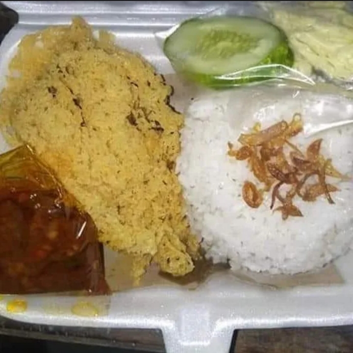 Nasi Ayam Kremes  Es Teh 