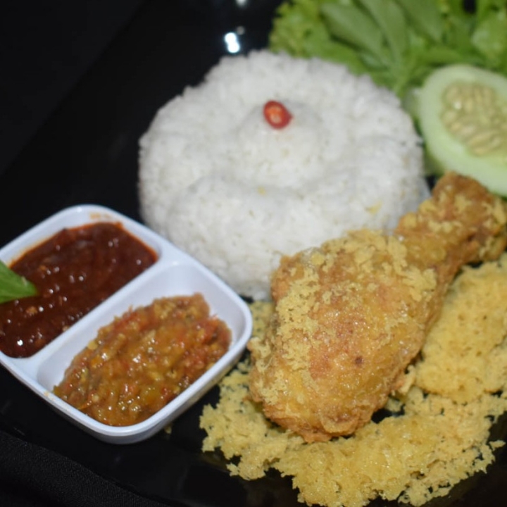 Nasi Ayam Kremes Potong