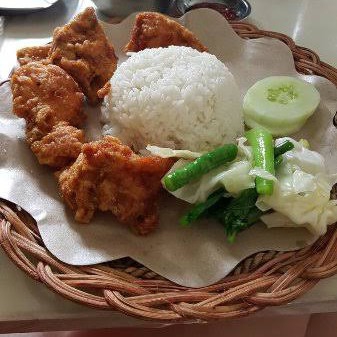 Nasi Ayam Lalap