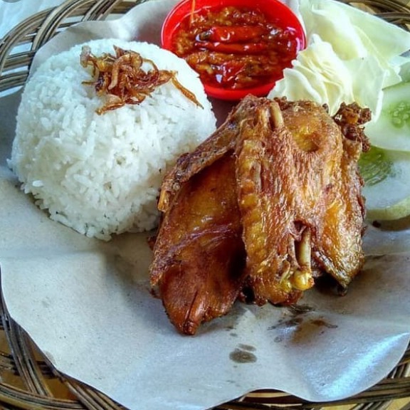 Nasi Ayam Lalapan