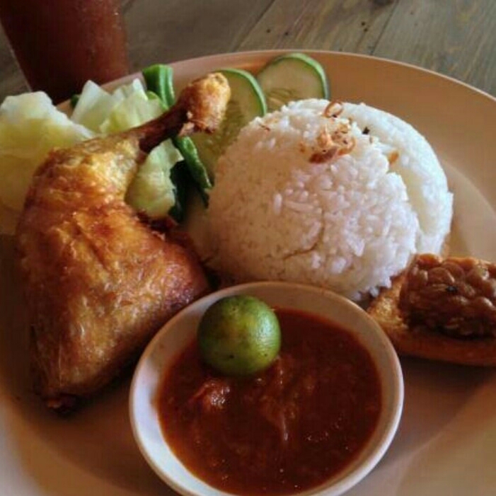 Nasi Ayam Lalapan 