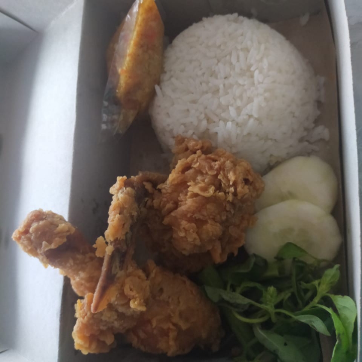 Nasi Ayam Lalapan