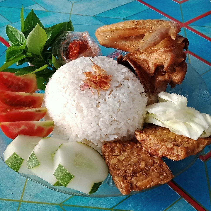 Nasi Ayam Lalapan