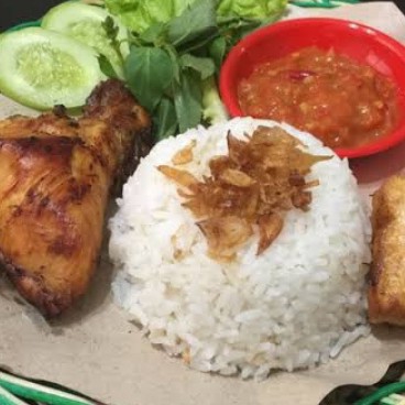 Nasi Ayam Lalapan