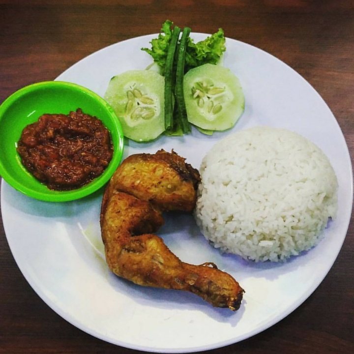 Nasi Ayam Lalapan