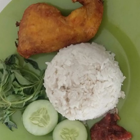 Nasi Ayam Lalapan