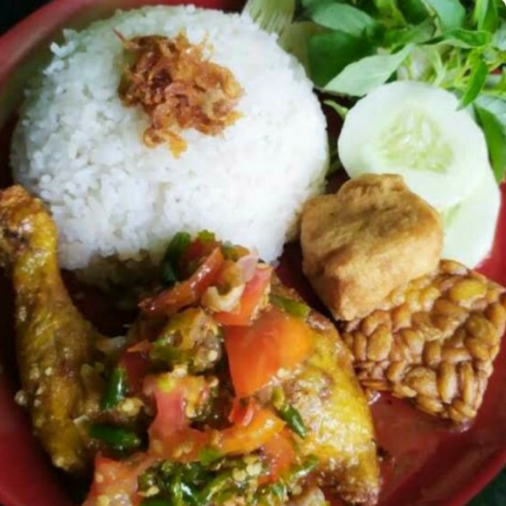 Nasi Ayam Pecak