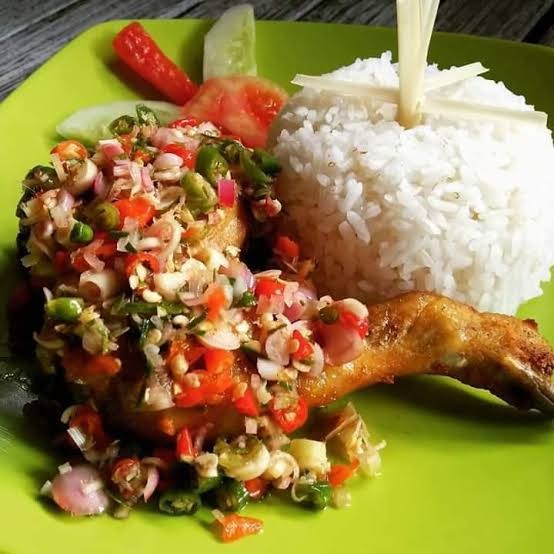 Nasi Ayam Pecak