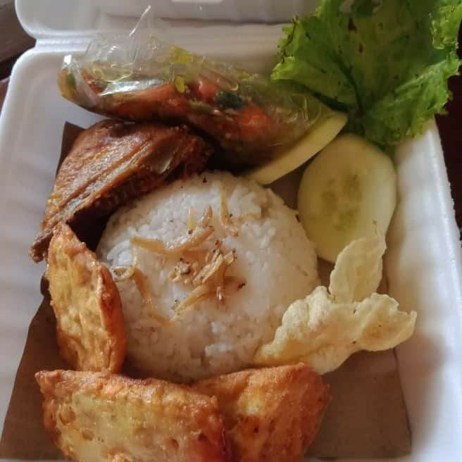 Nasi Ayam Pecak