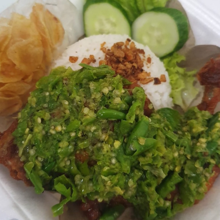 Nasi Ayam Pecak