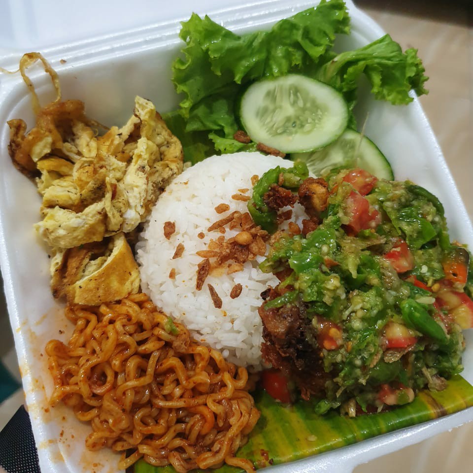 Nasi Ayam Pecak Komplit