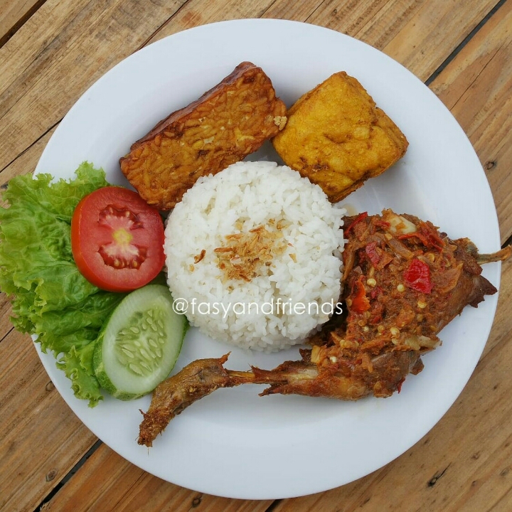 Nasi Ayam Penyet