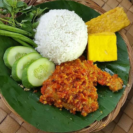 Nasi Ayam Penyet