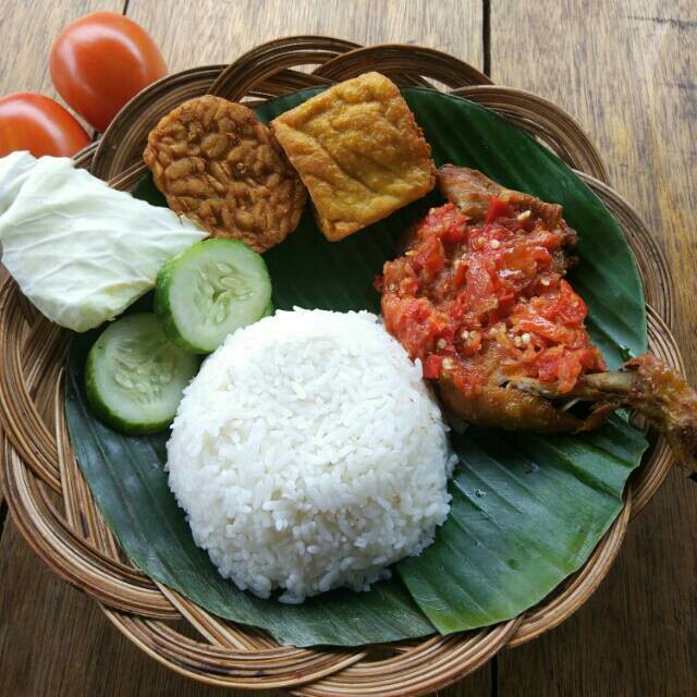 Nasi Ayam Penyet