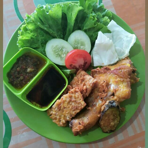 Nasi Ayam Penyet