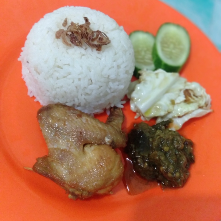 Nasi Ayam Penyet Goreng