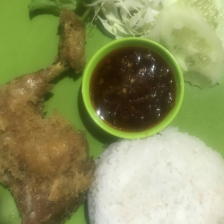 Nasi Ayam Penyet Kremes