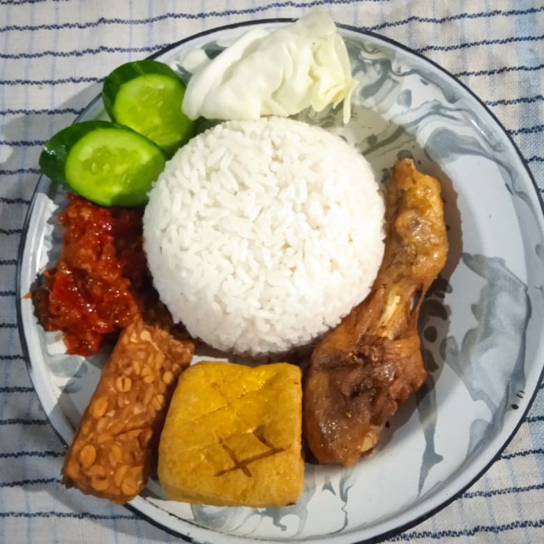 Nasi Ayam Penyet Tahu Tempe