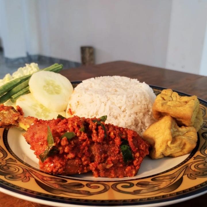 Nasi Ayam Rica Rica Gratis Es Teh