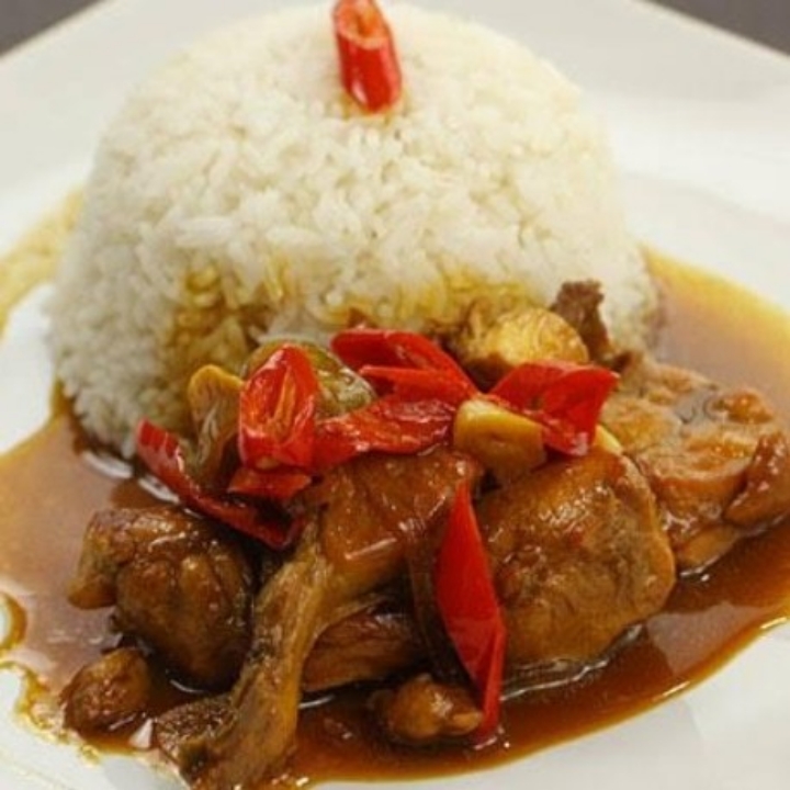 Nasi Ayam Saus Inggris