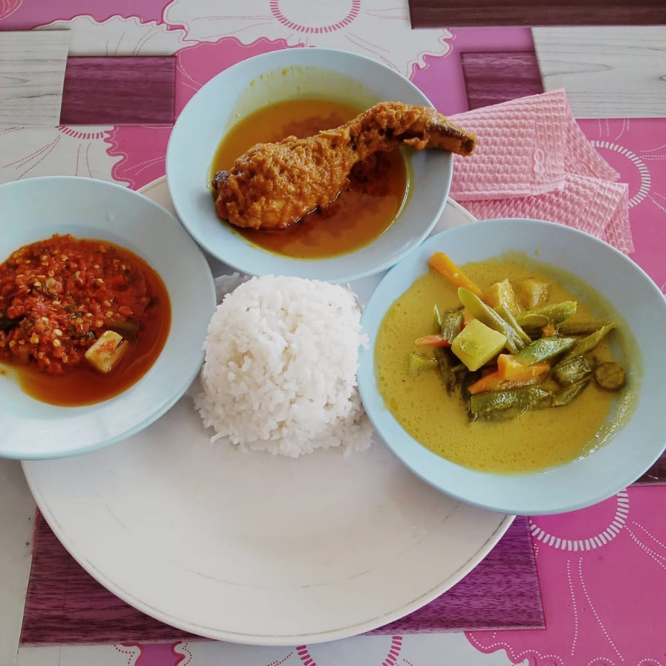 Nasi Ayam Semur