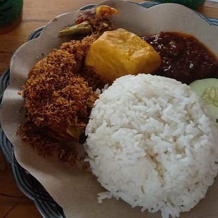 Nasi Ayam Serundeng Ayam Jumbo