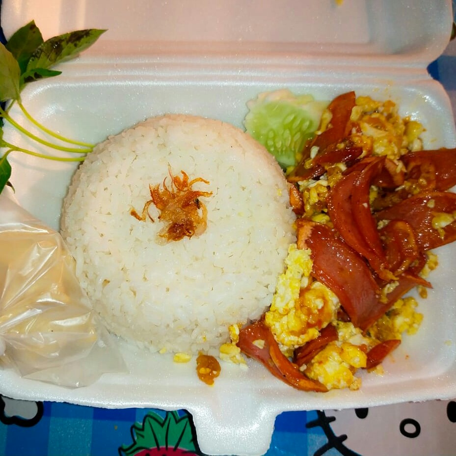 Nasi Ayam Suwir Sosis Geprek