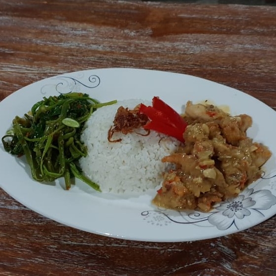 Nasi Ayam Telor Asin