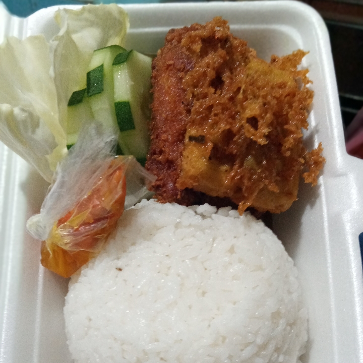 Nasi Ayam kriuk Sipedass Maniess