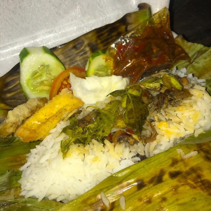 Nasi Bakar Cumi Ayam