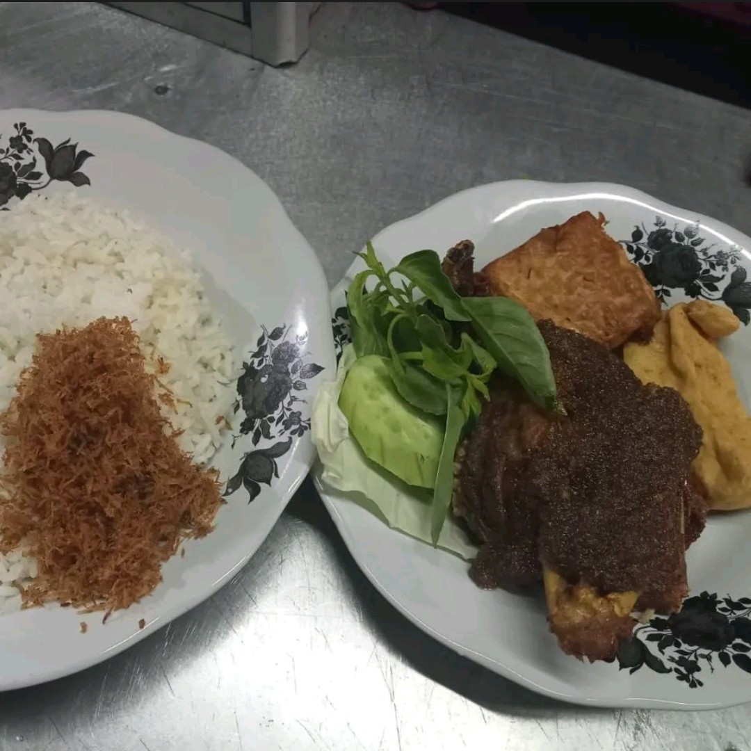 Nasi Bebek Bumbu Hitam Spesial