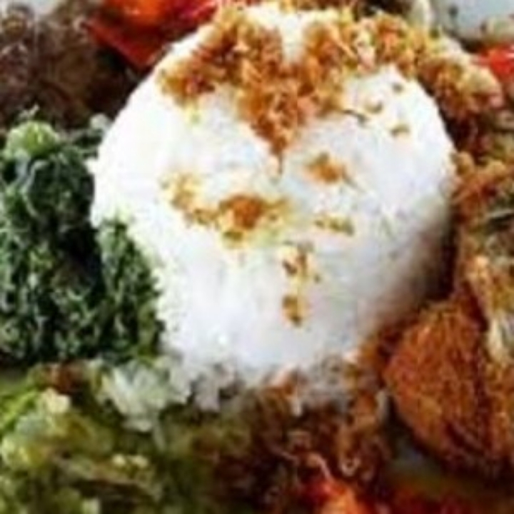 Nasi Bumbu Campur Ples Ayam Goreng