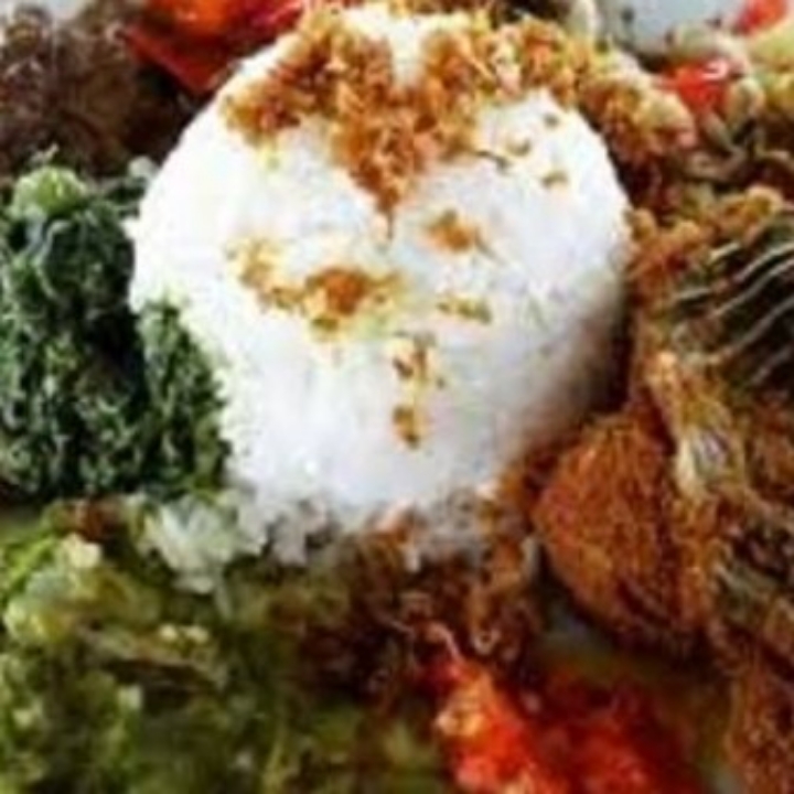 Nasi Bumbu Campur Ples Telur Ceplok