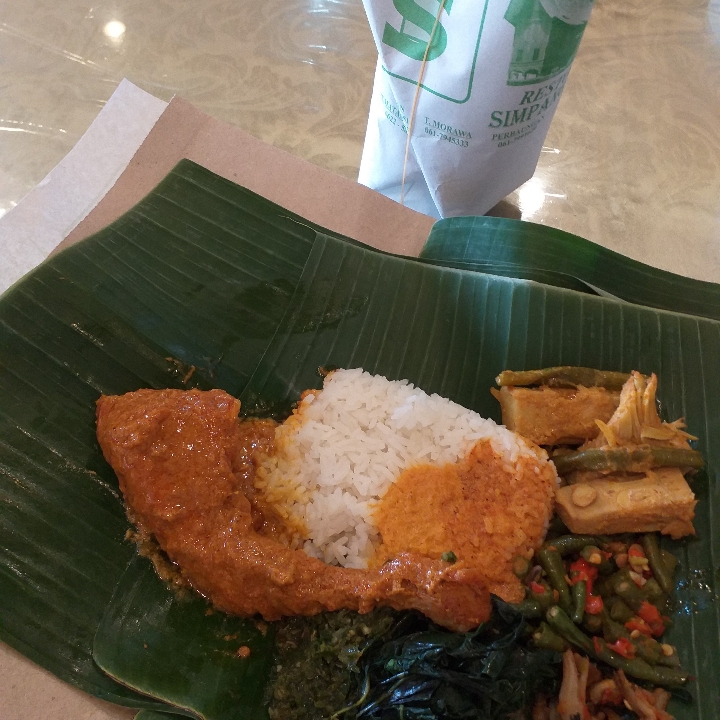 Nasi Bungkus Ayam Rendang