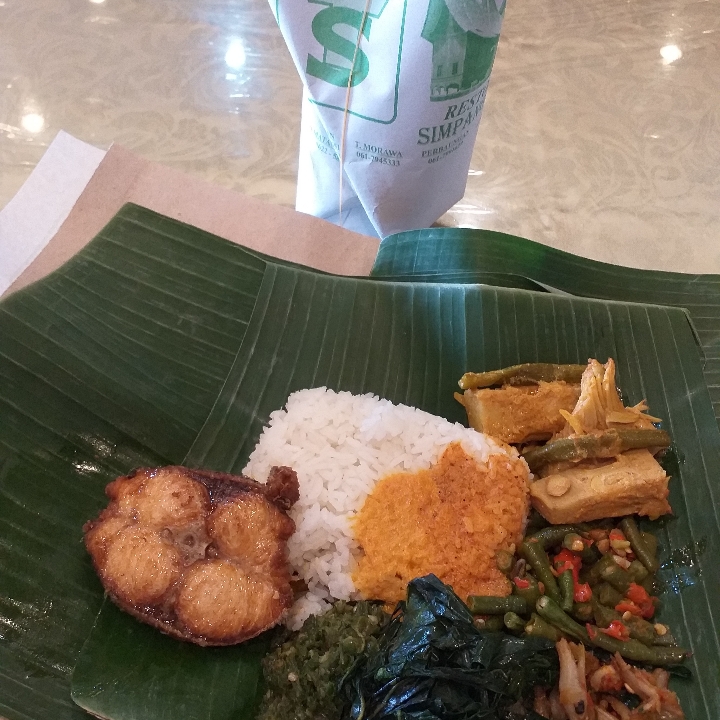 Nasi Bungkus Ikan Goreng