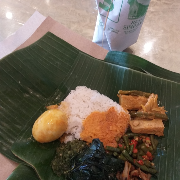 Nasi Bungkus Telur Gulai