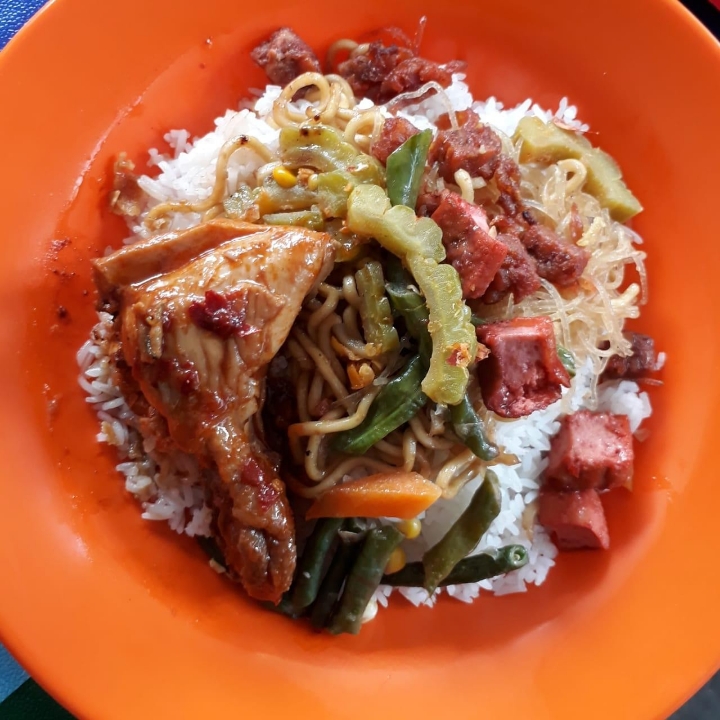 Nasi Campur Ayam Asam Manis