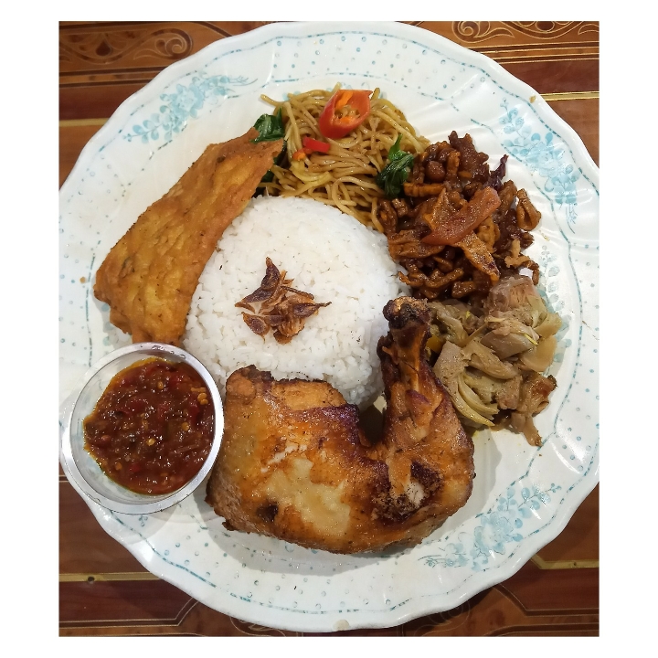 Nasi Campur Ayam Goreng