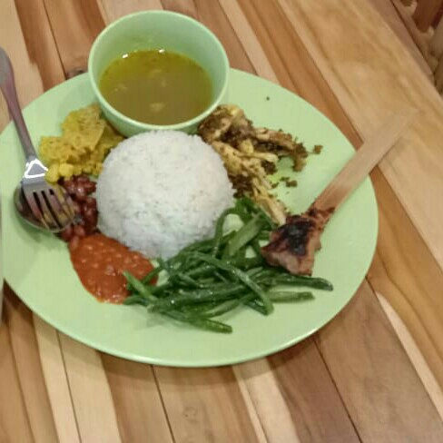 Nasi Campur Ayam Guling