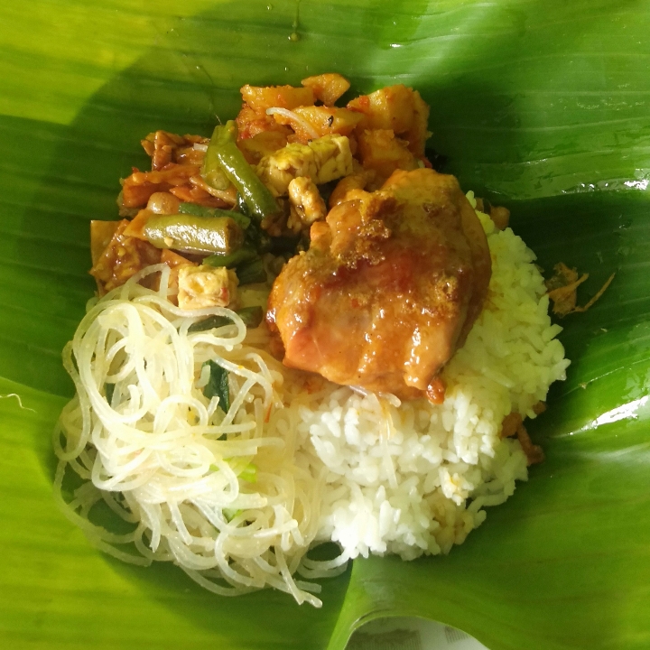 Nasi Campur Ayam Kecap