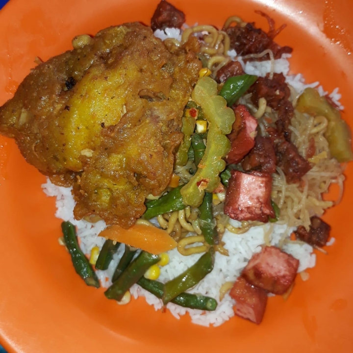 Nasi Campur Ayam Kentucky