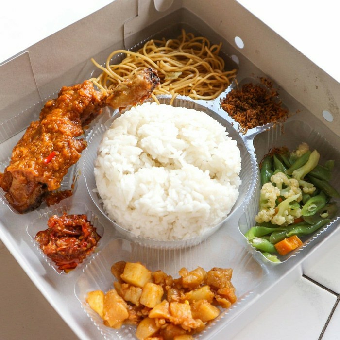 Nasi Campur Ayam Potong