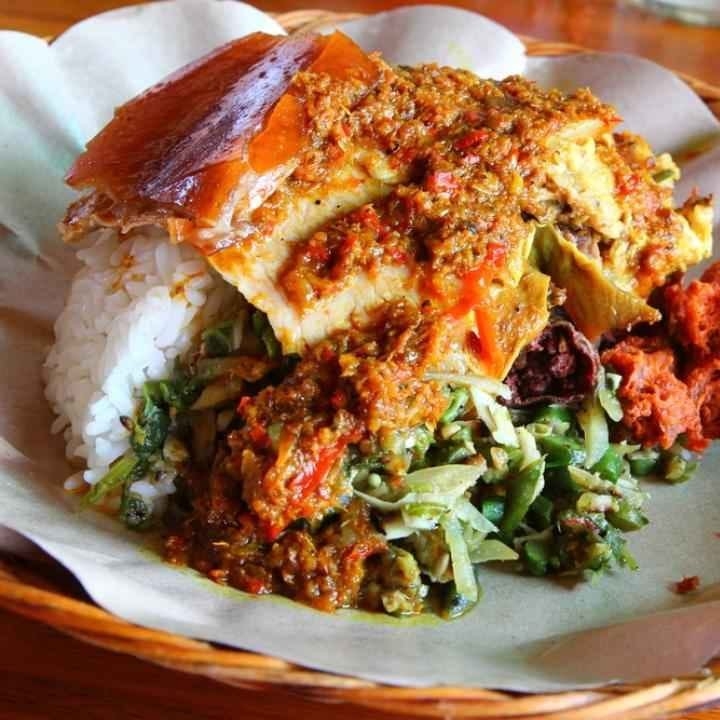 Nasi Campur Babi Guling Komplit