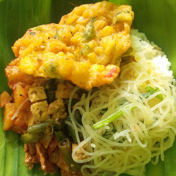 Nasi Campur Bakwan Jagung