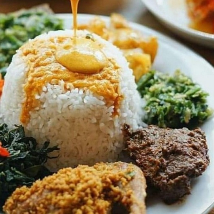 Nasi Campur Daging Rendang