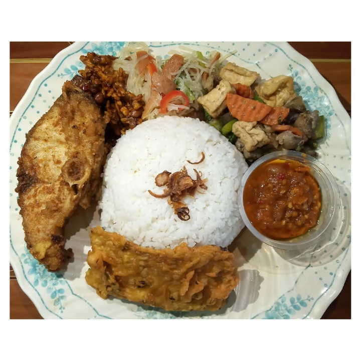 Nasi Campur Ikan Barracuda Goreng