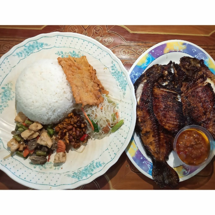 Nasi Campur Ikan Bawal Bakar