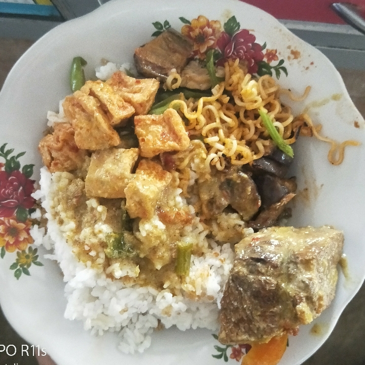 Nasi Campur Ikan Blencing