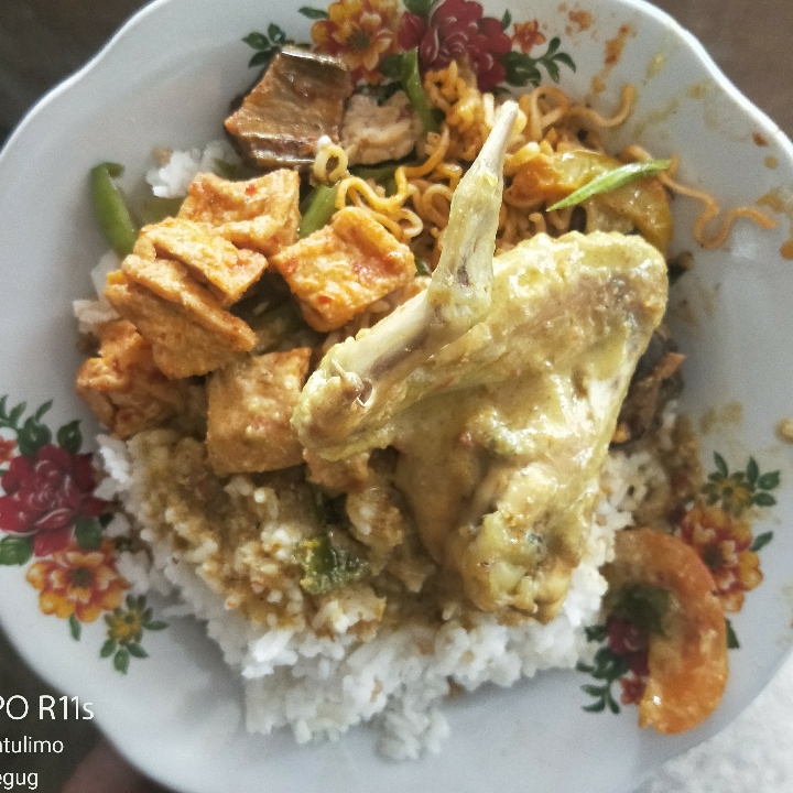 Nasi Campur Lauk Ayam