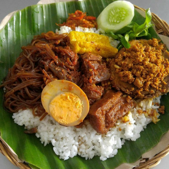 Nasi Campur Lauk Ayam Goreng